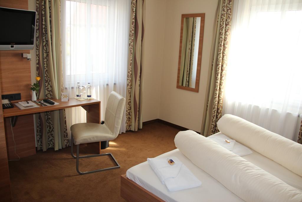 Hotel Gasthof Gross Bergkirchen Kültér fotó