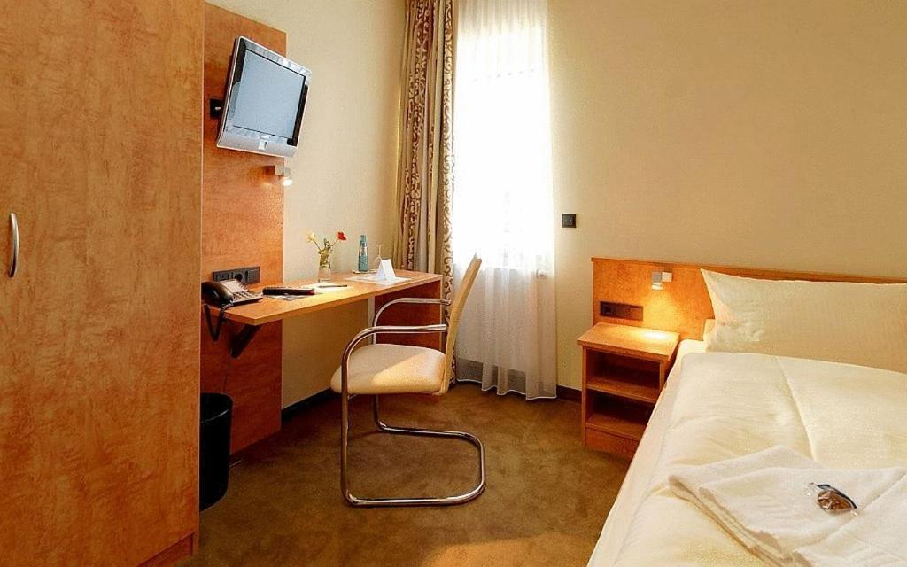Hotel Gasthof Gross Bergkirchen Kültér fotó